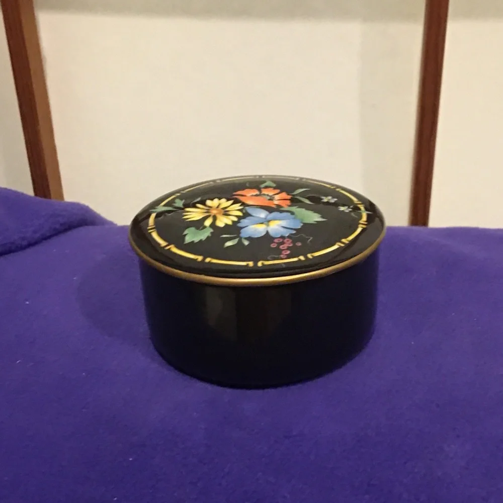 Porcelain Villeroy and Bosch Trinket Box - Mint - Charming Small Gift